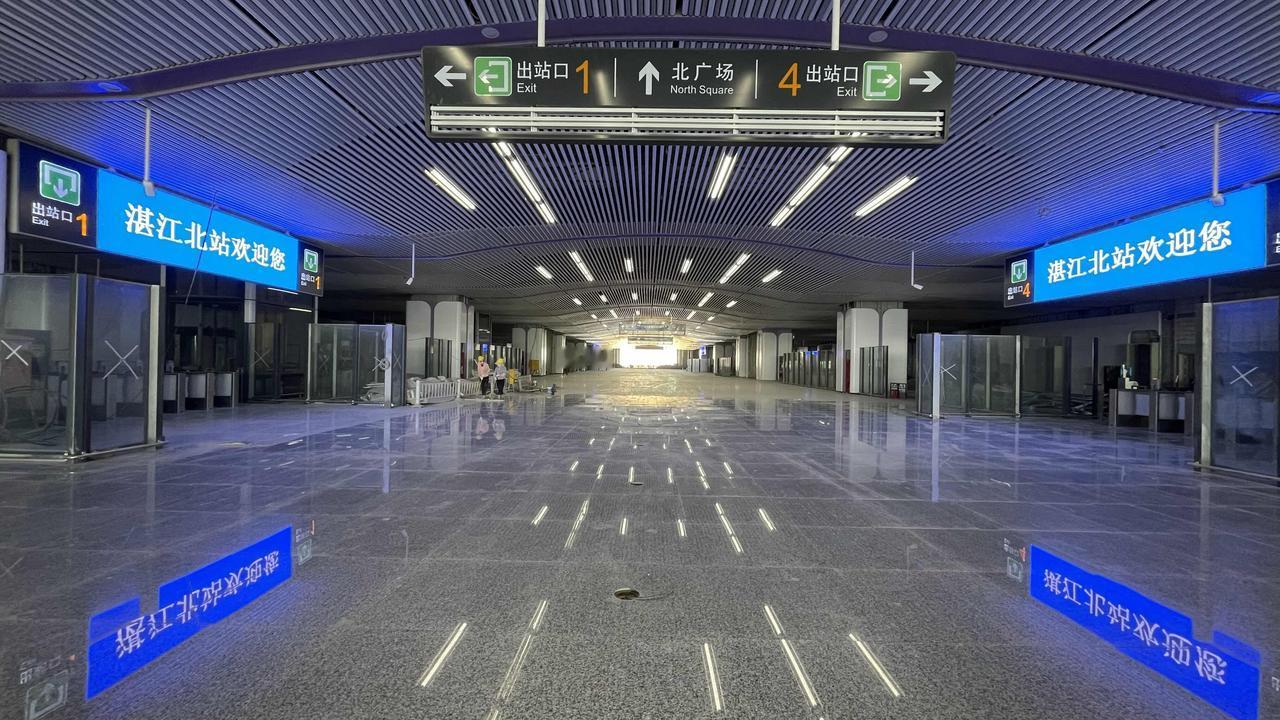 湛江北站内部“神秘面纱”揭开！
湛江北站的整体建设进入最后的冲刺阶段，站内装修已