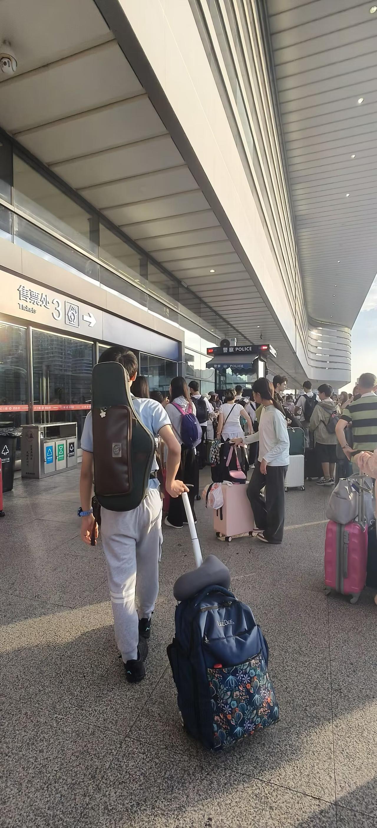 2026年7月26日，我家孙儿在他妈妈生日的这天，参加南昌青少年交响乐团在昆明的