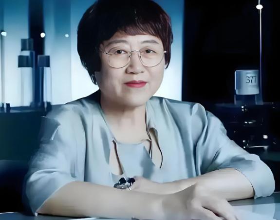 一位性学专家说过一段话。

他说，男人追女人，就是为了睡她。

二十岁是这样，四