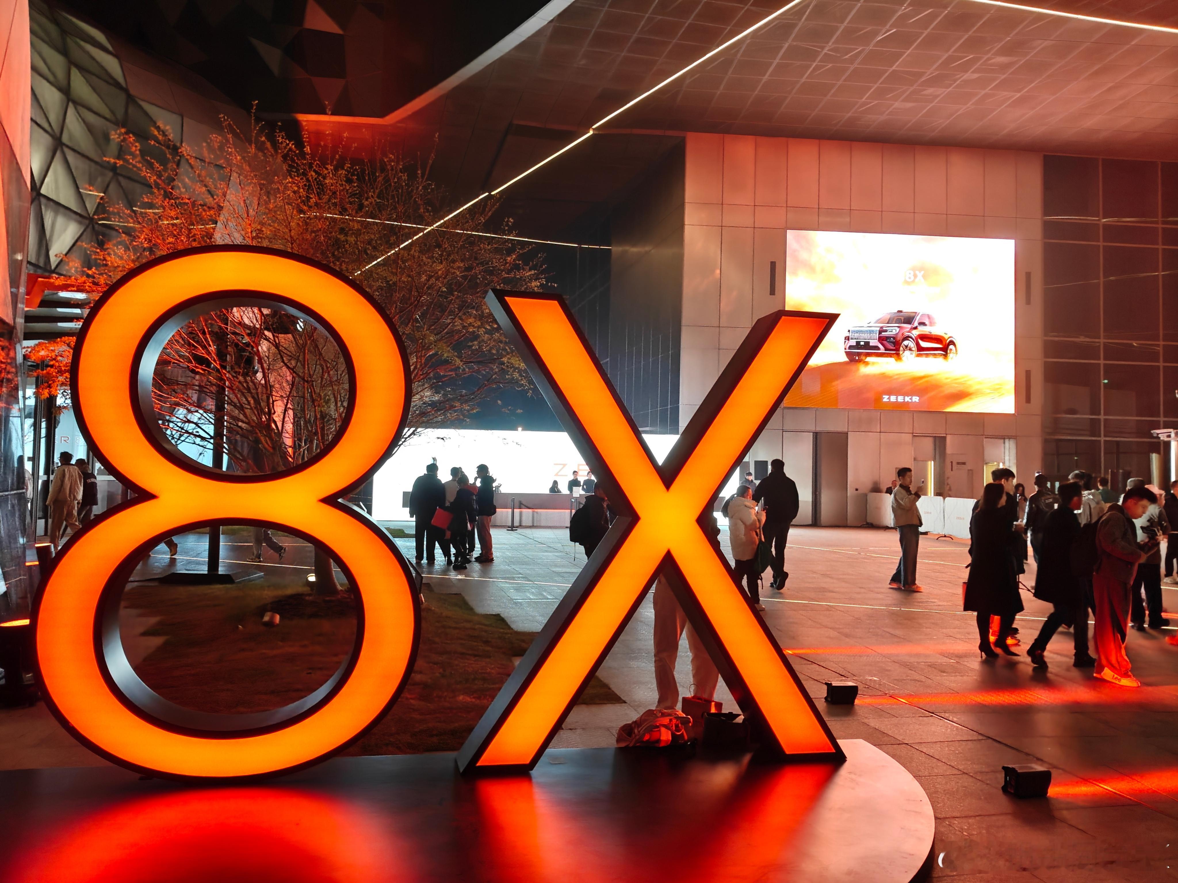 早安，大家。上海比深圳冷不少，尤其是昨晚还飘雨，幸好多带了件外套。此次魔都之行来