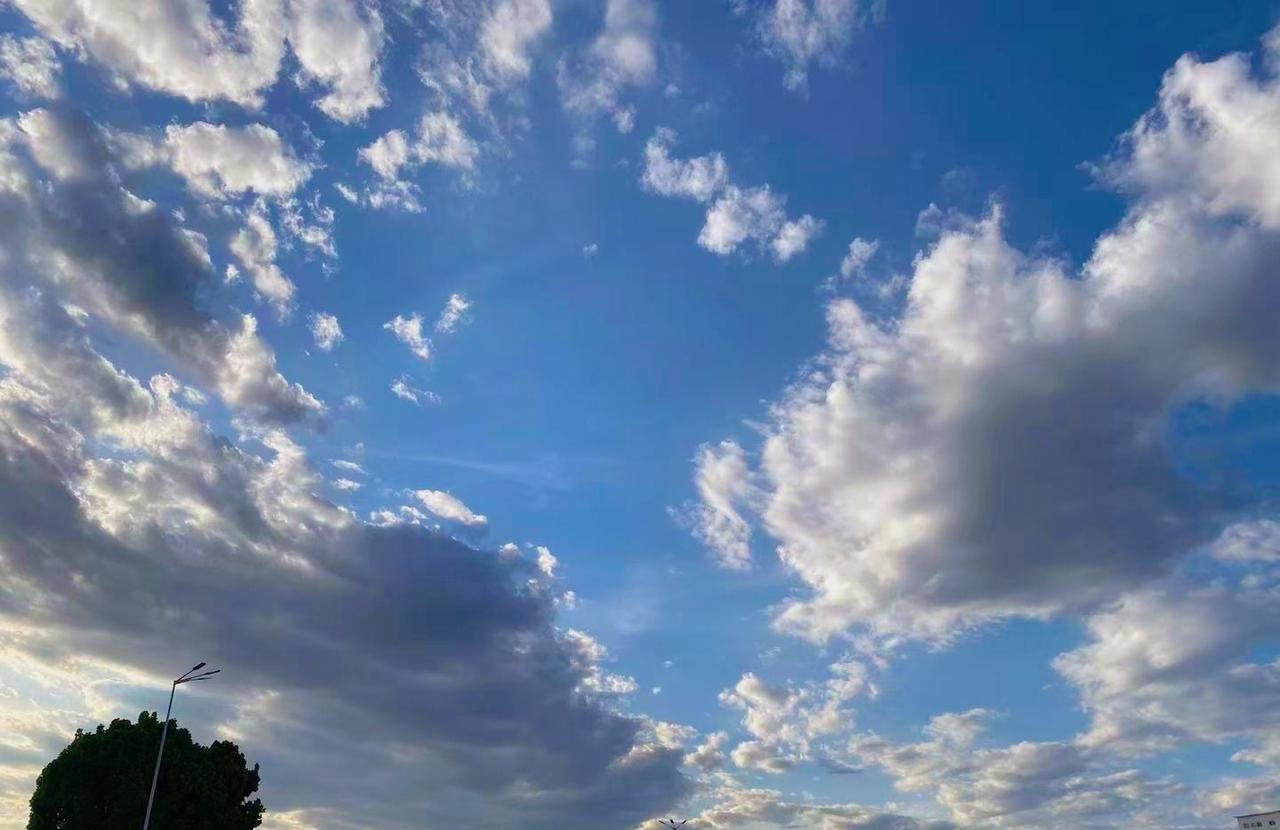 写微头条的最好写法就是随心所缘遇到啥写啥，想到啥就说啥。写完按发布按钮齐活。或许