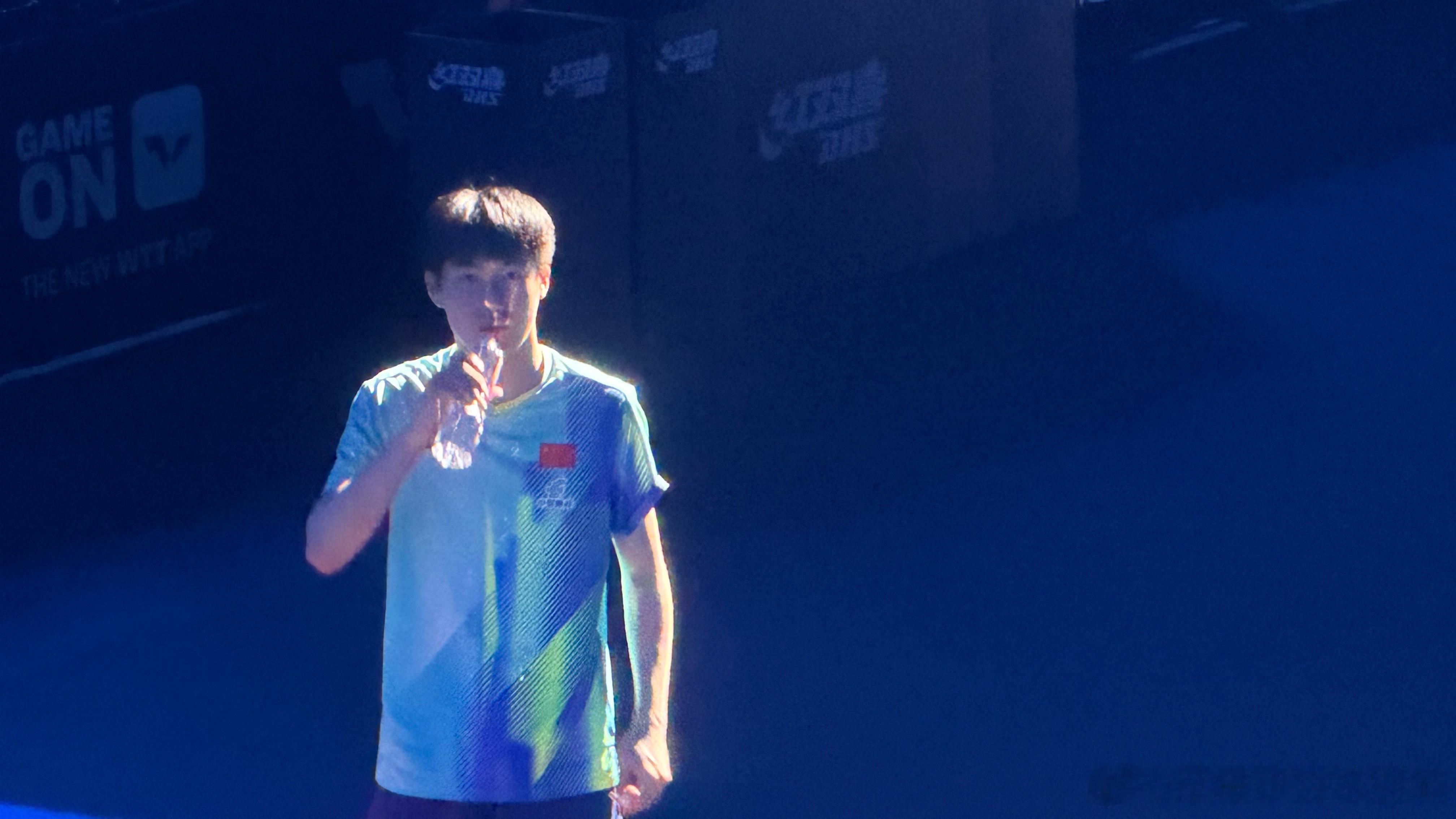 温瑞博2-2李天阳在李天阳小孩粉的声声呼唤下还真喊回来一局