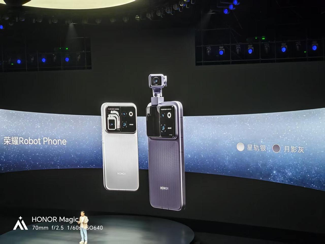 荣耀发布全球首款机器人手机 Robot Phone，起售价9999元

2026