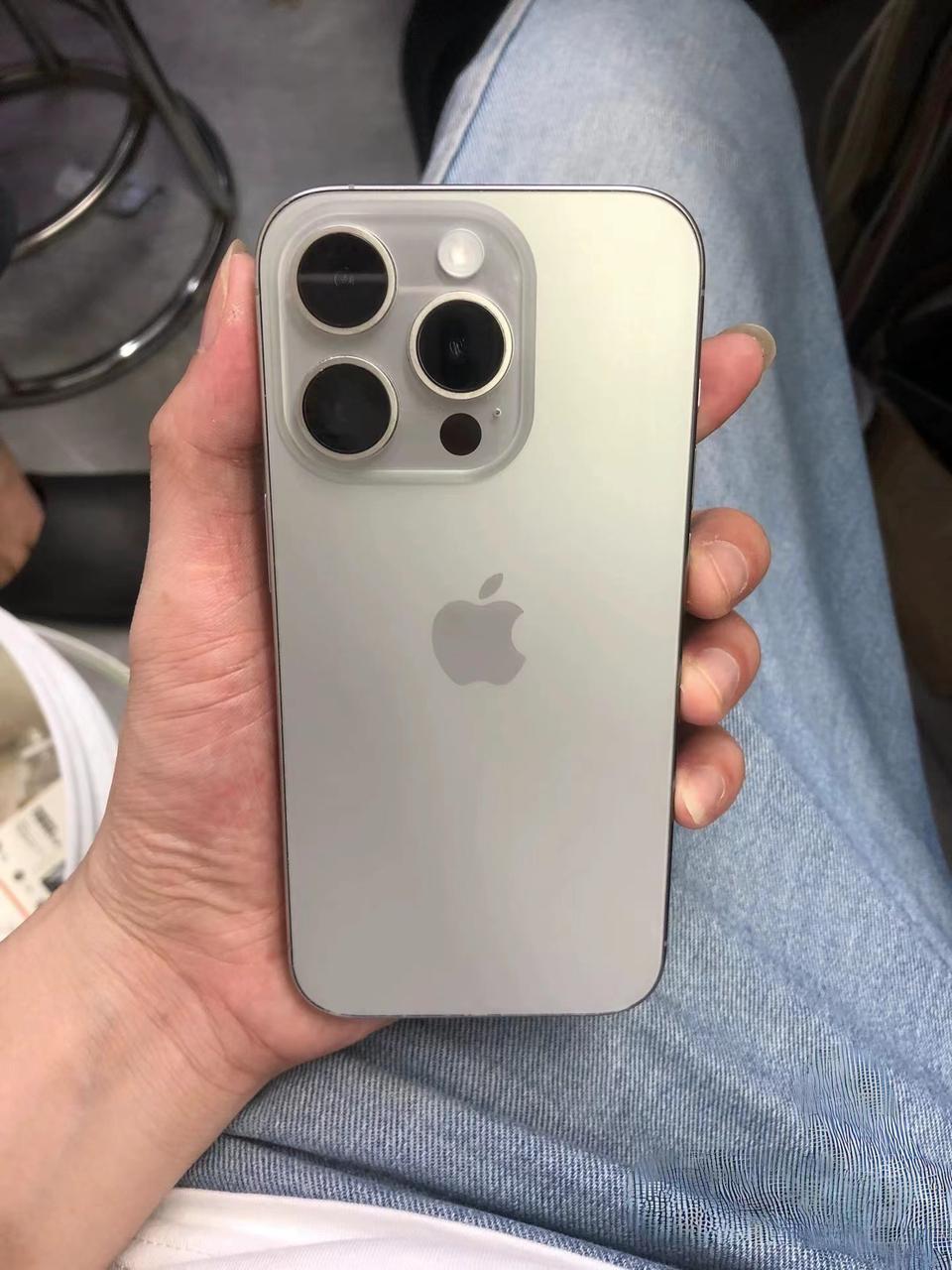为什么很多人喜欢没啥创新的iPhone？你看看这颜值、质感，至今就没啥对手，再看