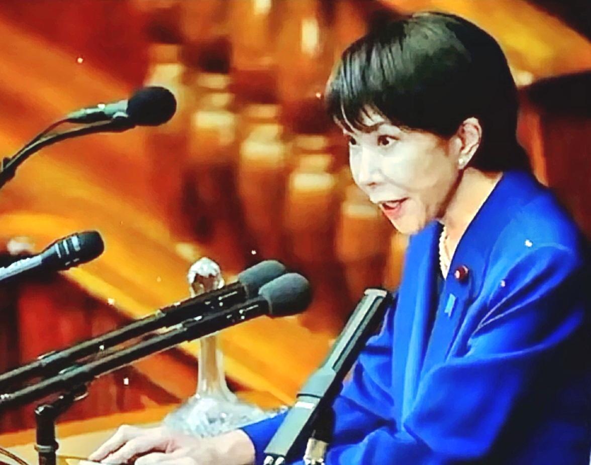 日本高官叫嚣拥核绝不是个人口误，这是危险的试探呀！
12月18日，日本首相官邸安