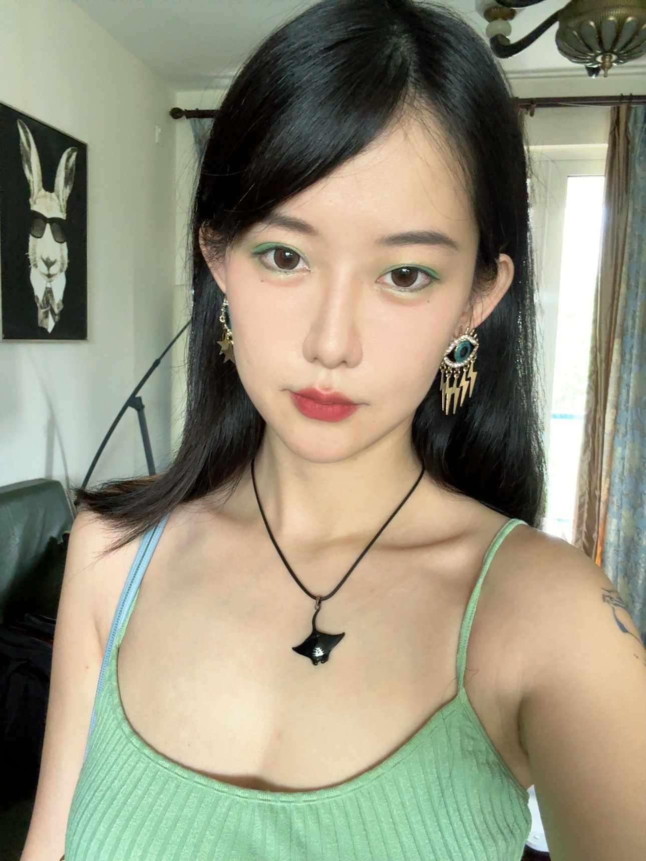 绿了吧唧的 