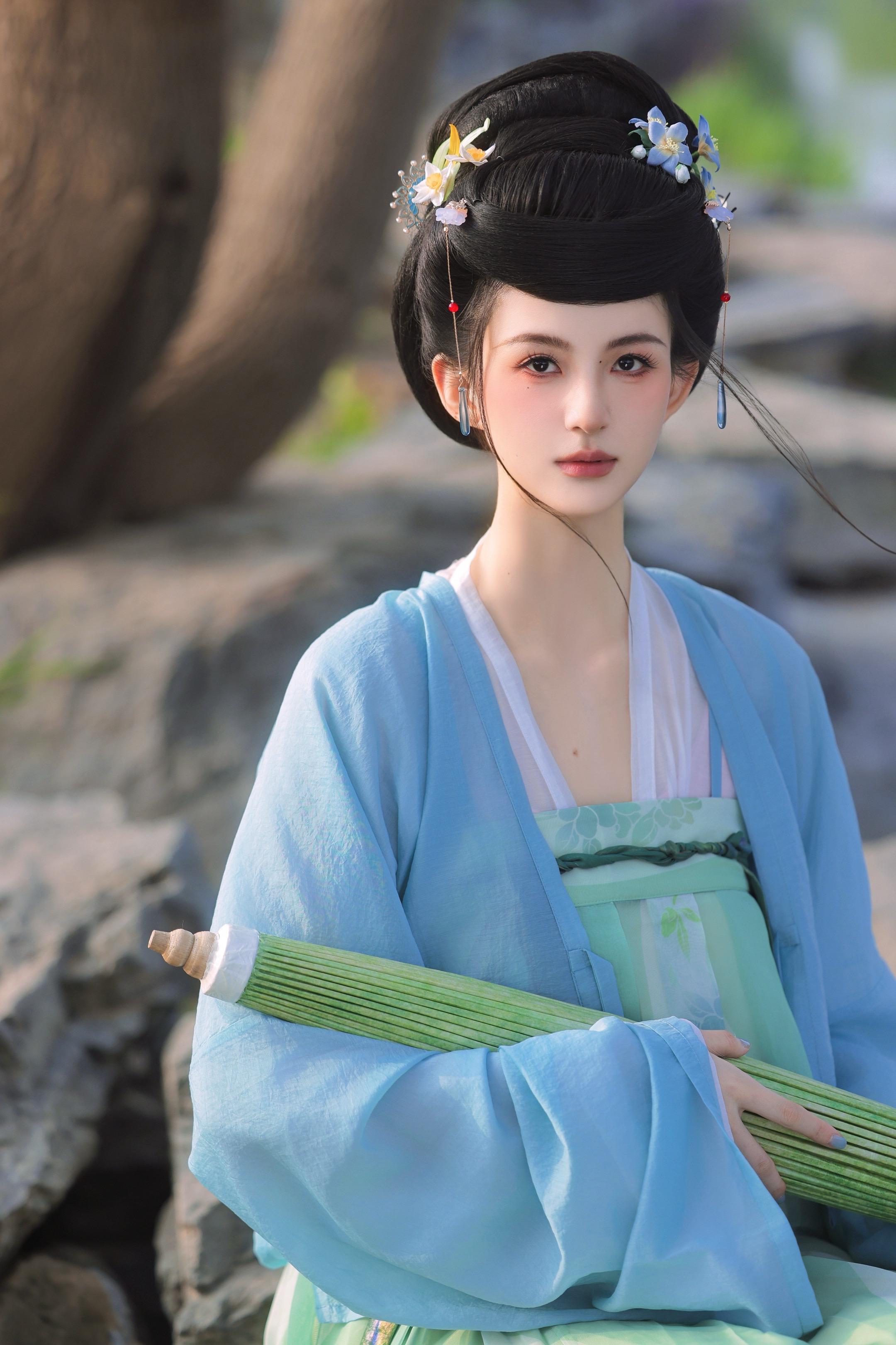 又一遍 思绪万千。好清冷的氛围感！ 摄/后：我