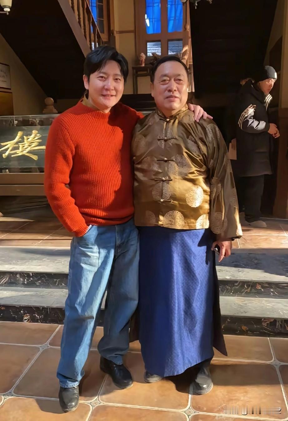 左边郭京飞， 右边崔国明！
孔二狗的亲老舅明明活着，为啥写死？
舅妈下线是创作任