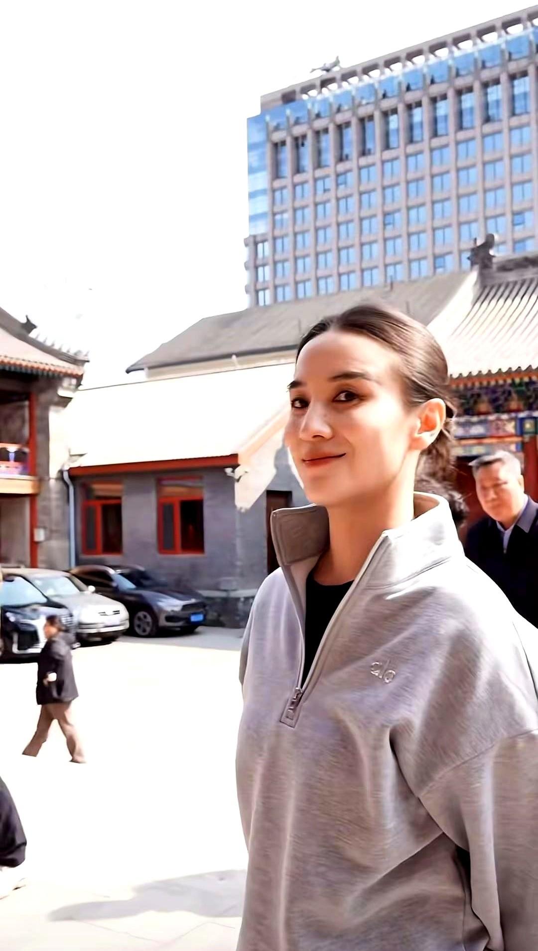 终于等到宋佳上舞台了！

粉丝圈都炸了，就等这一刻。这位姐平时都在大银幕和电视剧