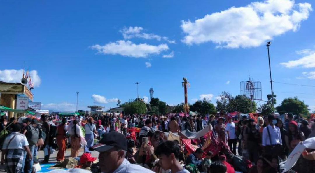 挤爆了！两个多月超40万人次！缅甸大金石迎来朝拜热潮