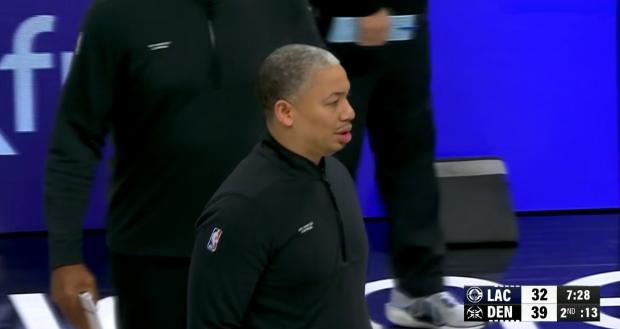 快船主帅泰伦-卢真是太软弱无能了！在今天快船客场以109：122不敌掘金的赛后采