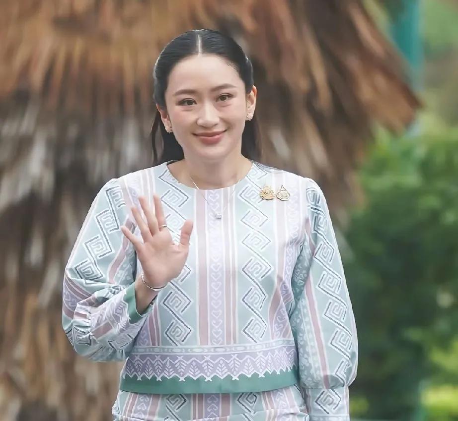 佩通坦提出的预算法案成功通过！
此举也将被视为站稳脚跟的开始，毕竟佩通坦担任总理