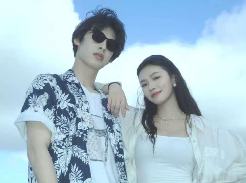 林允直播夸遍所有人  被林允的直播狠狠拿捏！她在怎敌她千娇百媚剧组直播时，夸遍全