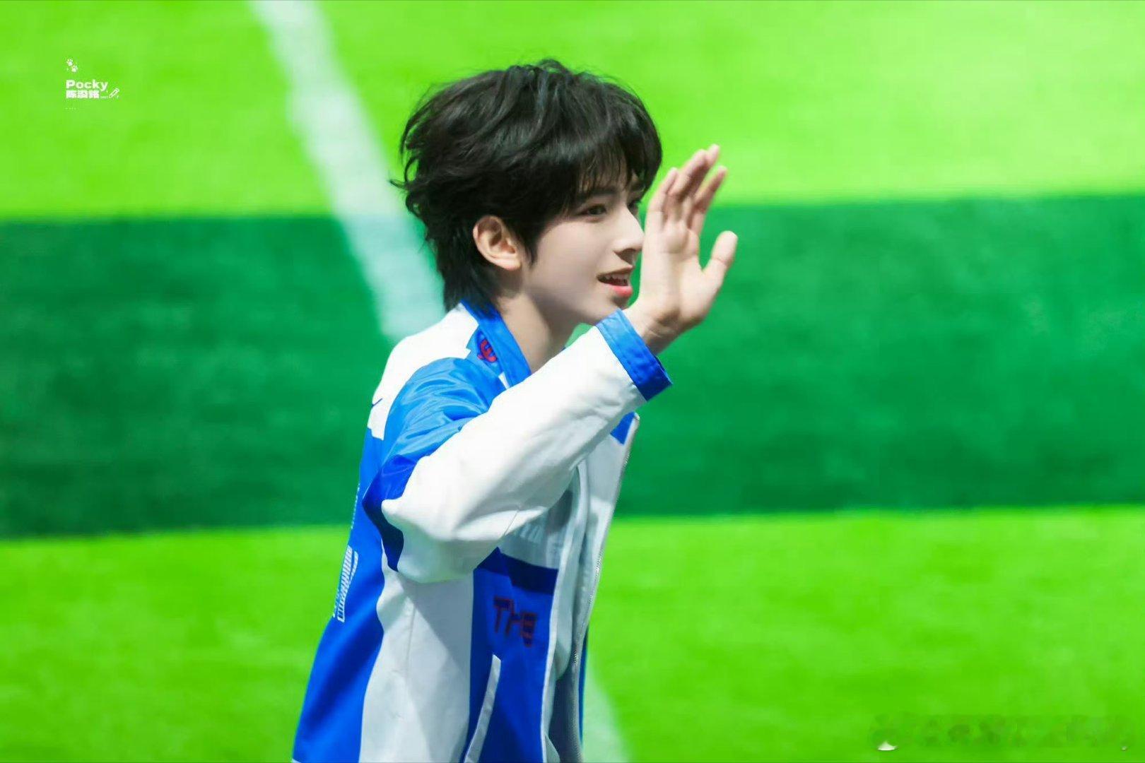 陈浚铭卷毛小狗今日份TF家族运动会陈浚铭，绿毛小狗造型夯爆了，小猪脸在江山在，什