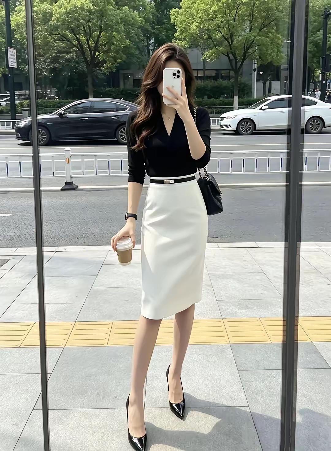周一：打工人的早晨，从一杯咖啡开始！
1，打工妹，也要穿的美美的，今天开周会，集