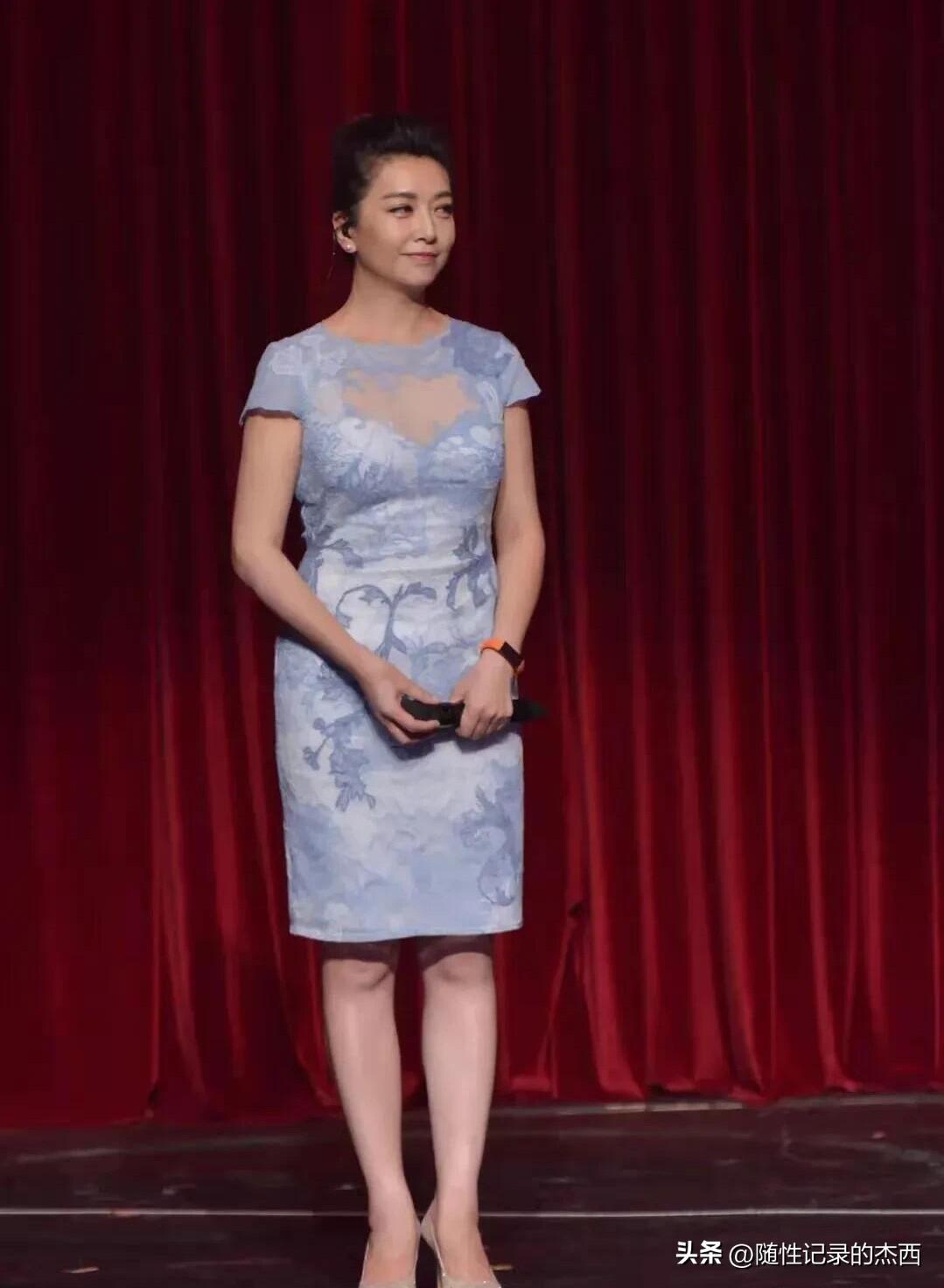 江珊快60岁了，她的气质可以秒杀很多同龄的女明星，属于老来俏的女明星，身材不臃肿