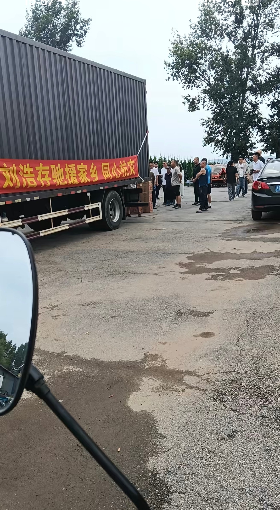 有网友认证了浩存给家乡捐赠的物资是实实在在的白面、豆油、大米… “是实实在在到个