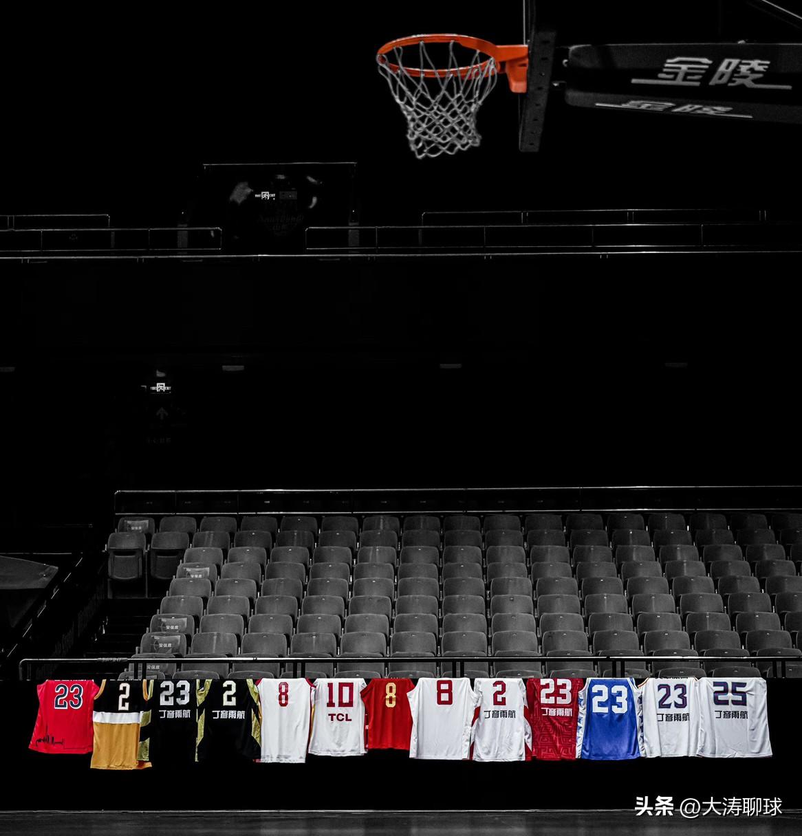 再见容易再见难！3月20日丁彦雨航正式宣布退役，结束13年职业生涯，也包含从25