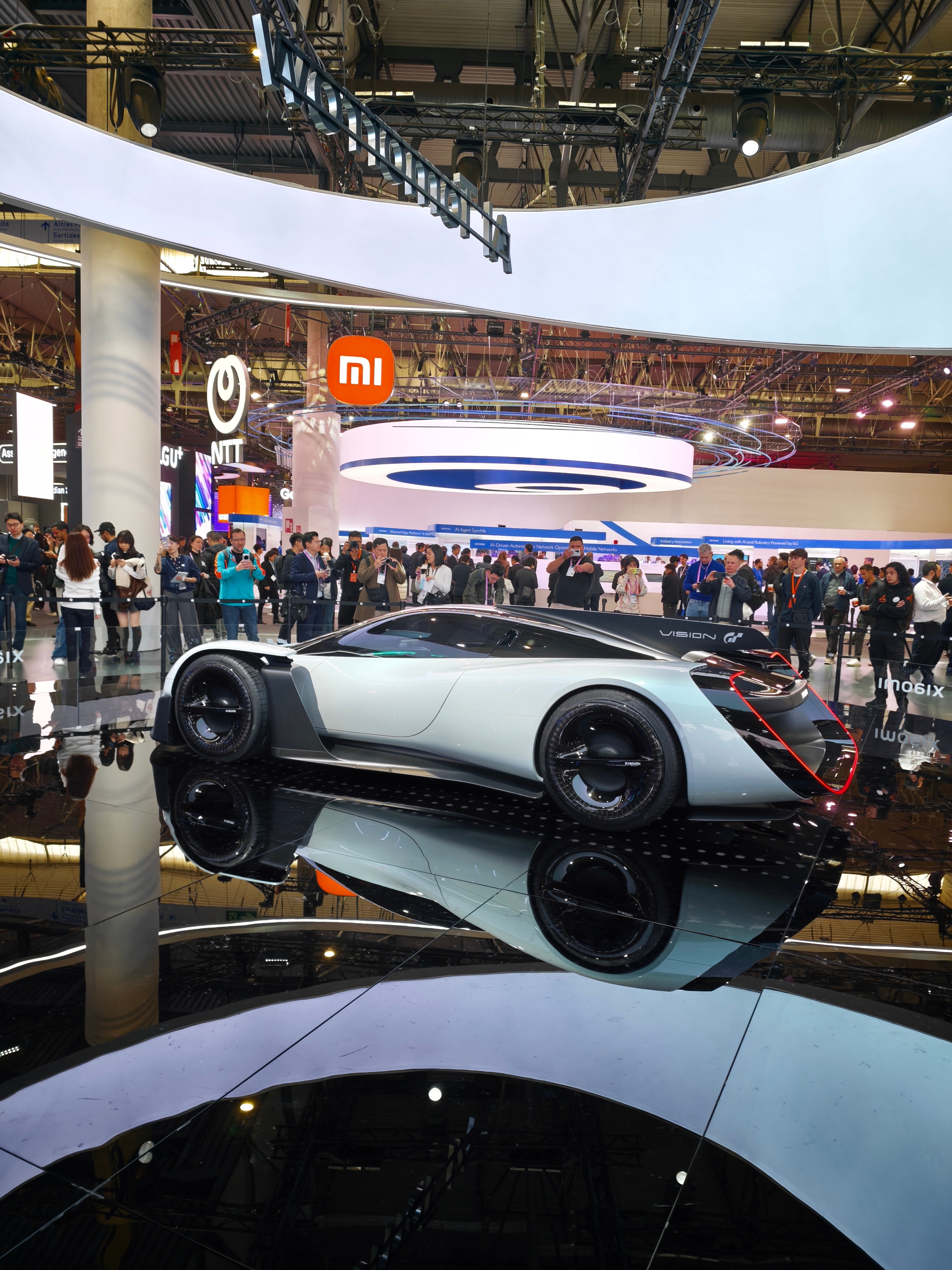 在巴塞罗那现场，看到了小米的Vision GT战车……大家有什么想问的？ 西班牙