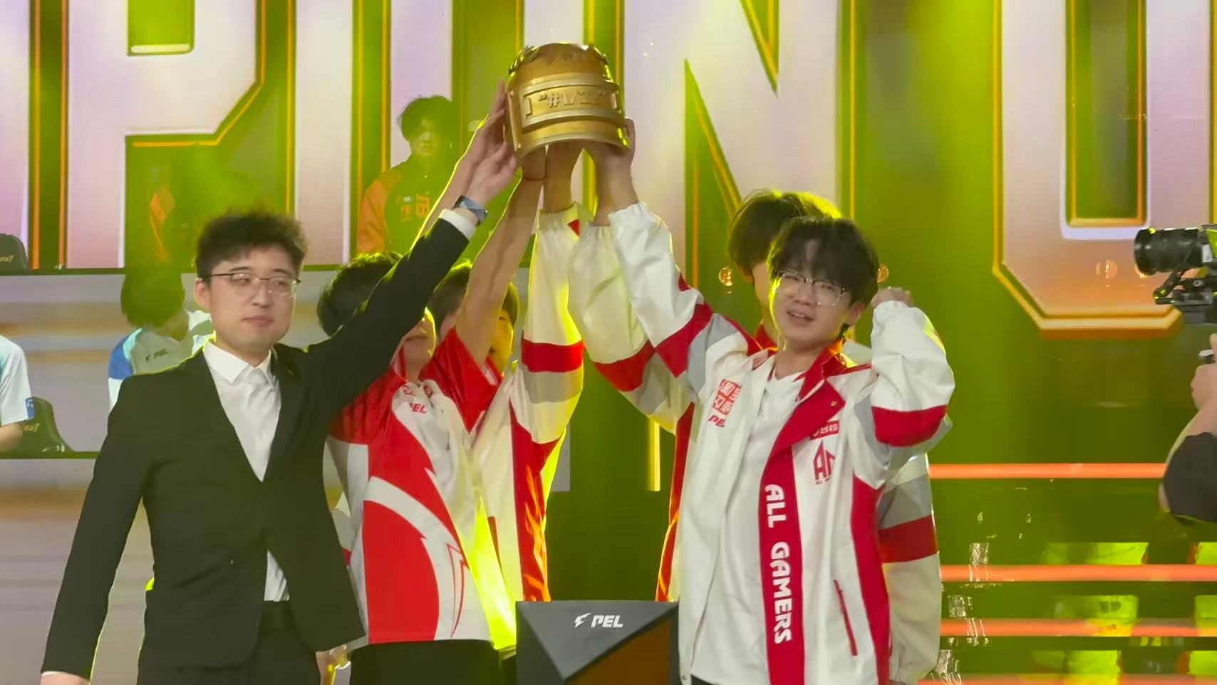 恭喜AG蝉联周冠！新年迎来完美开门红，保持这份气势，向着更高目标全力进发！AG蝉