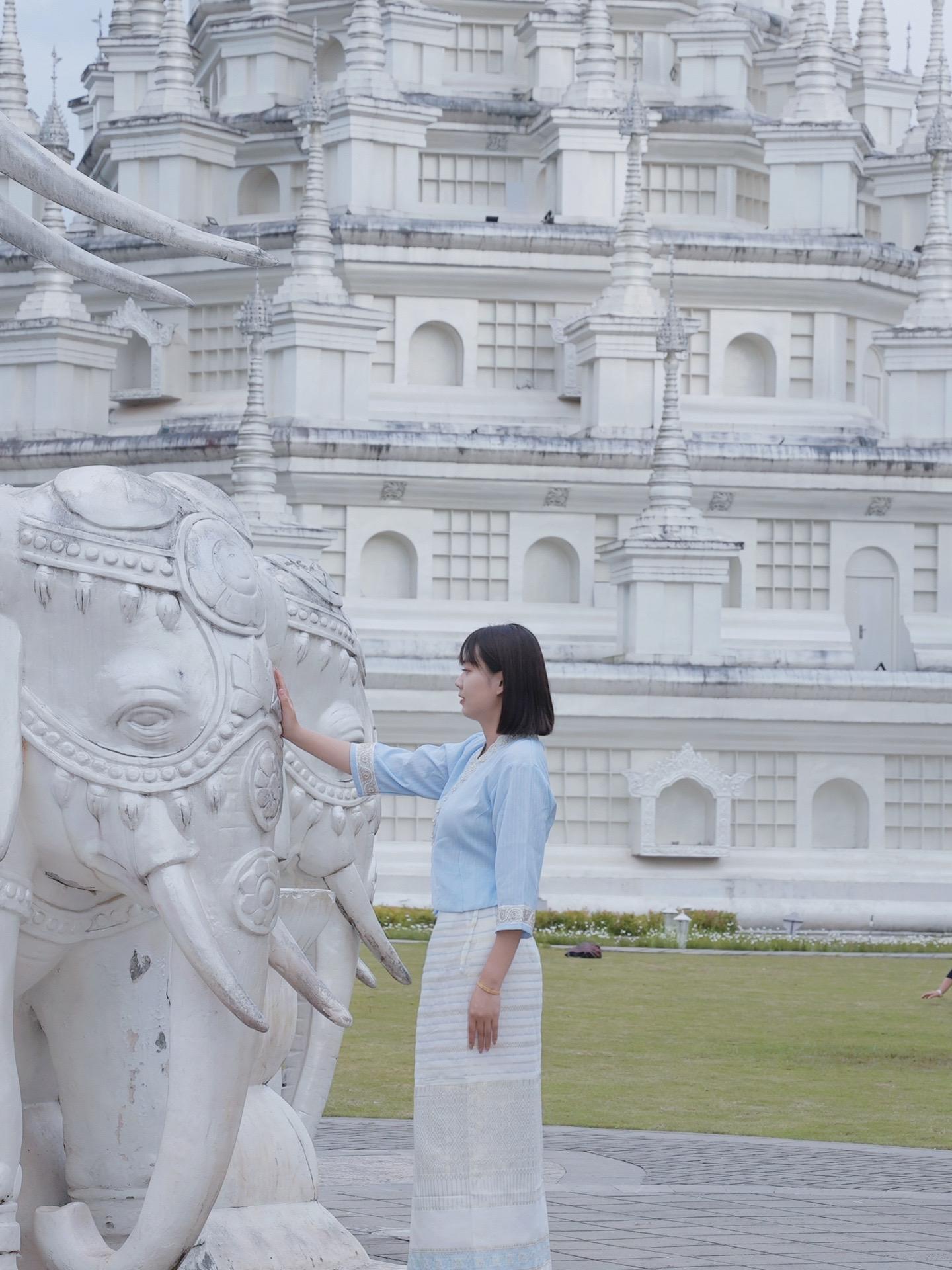 别问兜里多少钱，问问青春剩几年。身体和灵魂总要有一个在路上吧