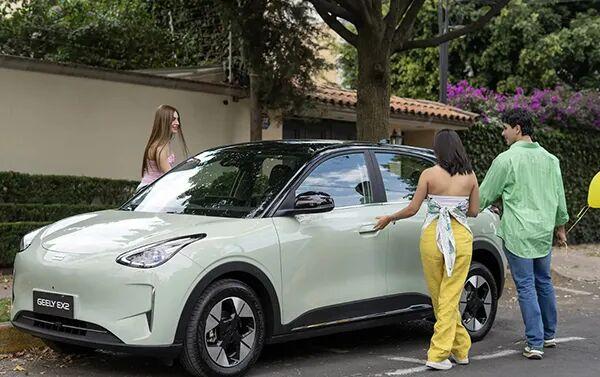 美国筑起高墙阻挡中国汽车，可墨西哥街头却满是中国车店。

为什么美国拼命拦着中国