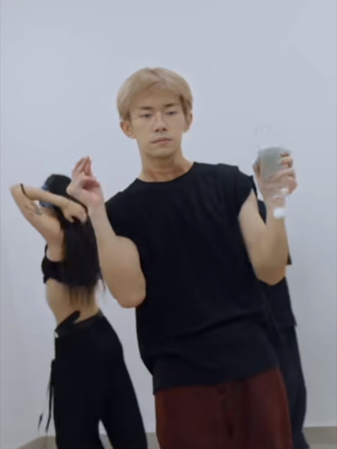 妈耶！！！脖子上好明显的刮痧痕迹！宝贝！以后不许再这么干了啊啊啊啊啊啊！[泪]​