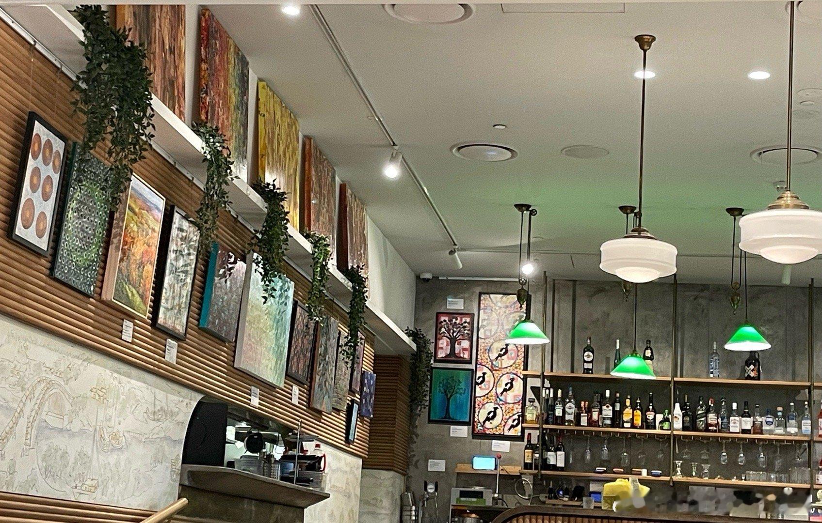 生活手记生物钟真的很奇妙昨天上午十点感到肚子饿，要吃午餐，下午四点要吃晚餐。今早