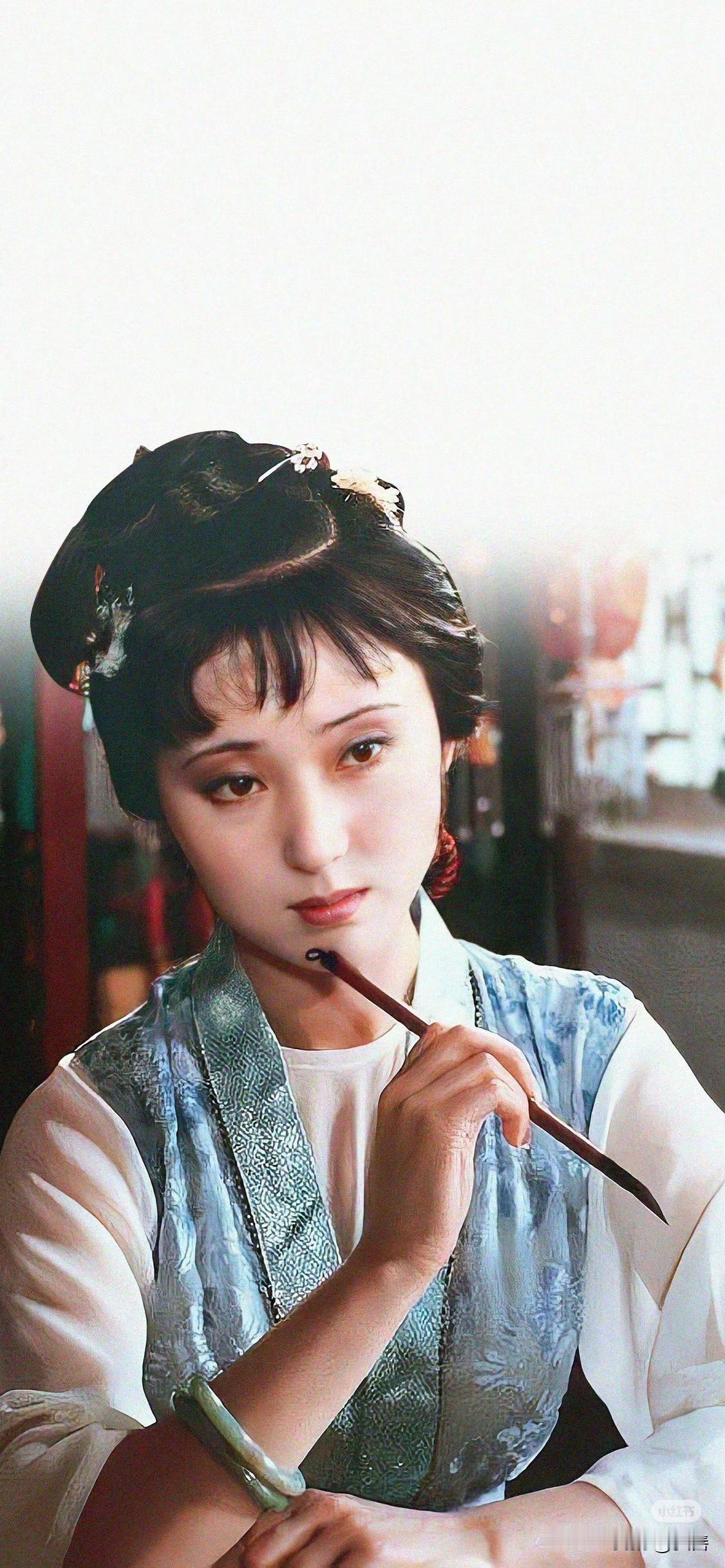 你认为87版《红楼梦》是无法逾越的经典吗是的光剧本就有很多国学和红学家参预，从选