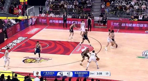 打青岛队别轻易换防外援，威瑟斯庞和米奇的单打能力还是可以的，错位防很麻烦的。 