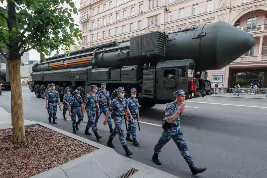 2026年7月，北极圈边突然火药味十足。芬兰刚把核武装大门卸下，“核禁令”一朝废