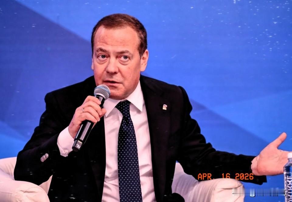 梅德韦杰夫点名欧洲八国:俄罗斯随时会打击这些国家！俄罗斯前总统梅德韦杰夫在15号