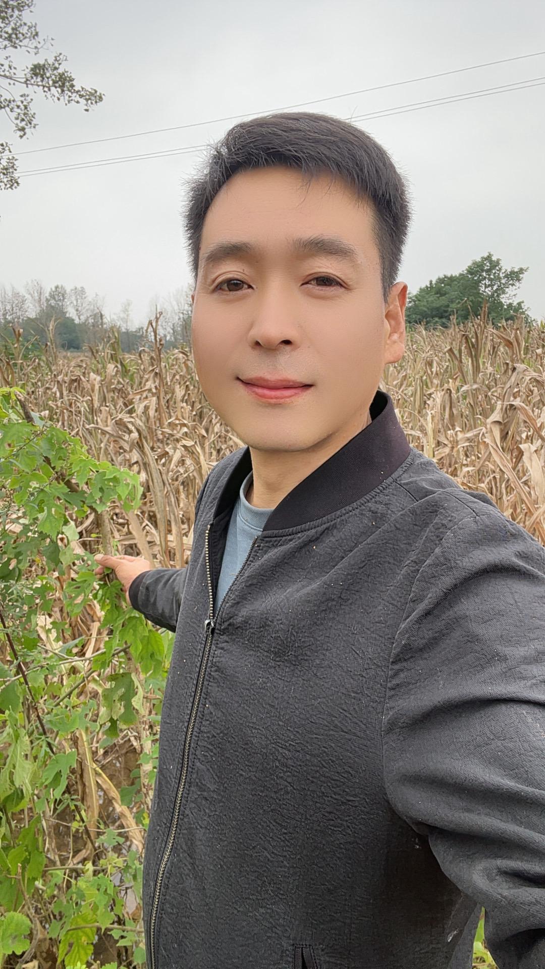 爱是相互的，珍惜也是相互的。你心疼我，我更心疼你。你愿意理解我，我更愿...