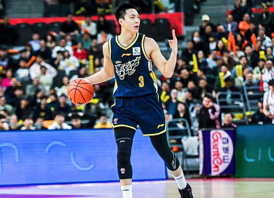 徐杰：胡队，你的国家队队友高铁都找到打球的快乐了，你啥时候找回状态啊？？？
胡明