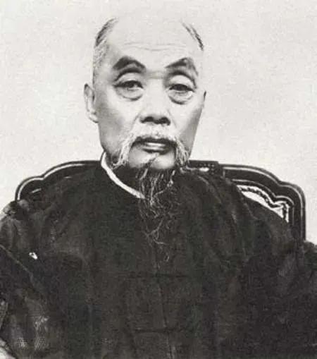 1897年，为了延续张家香火，张謇的妻子为他纳了一位又一位小妾，但都未育一子，妻