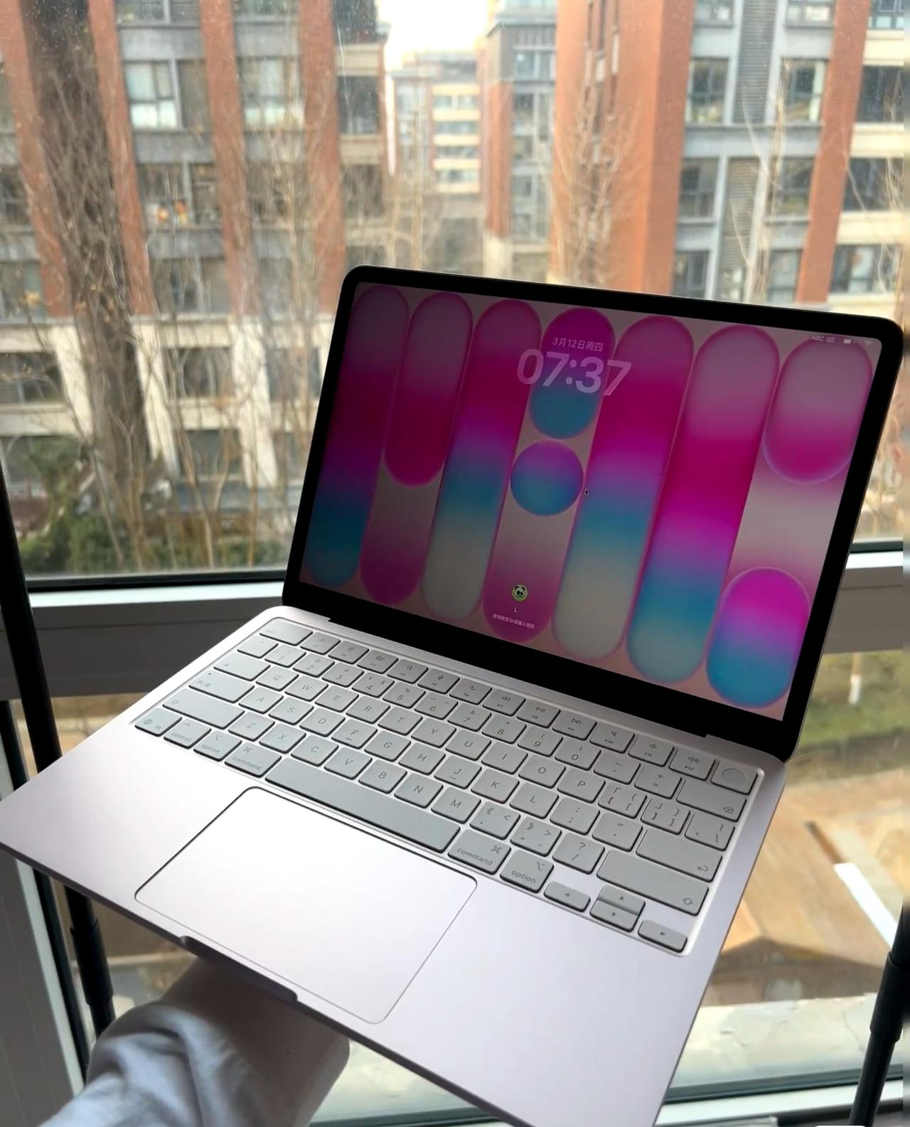 三千多元能做出这种品控也只有苹果了吧

解决了轻度需求的人没必要花大价钱买mac