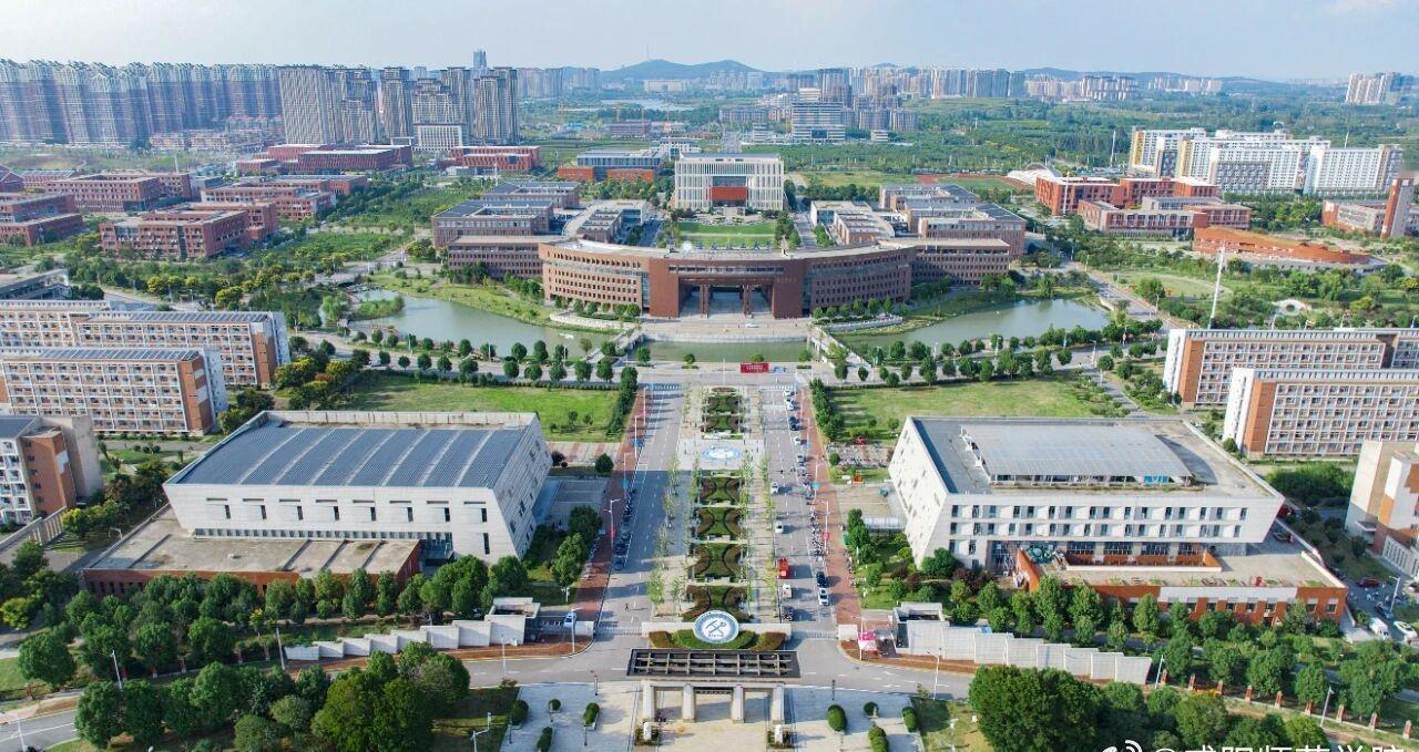 咸阳师范学院超话安徽理工大学八十周年校庆
舜耕叠翠，淮水汤汤，八秩春秋，文脉绵长