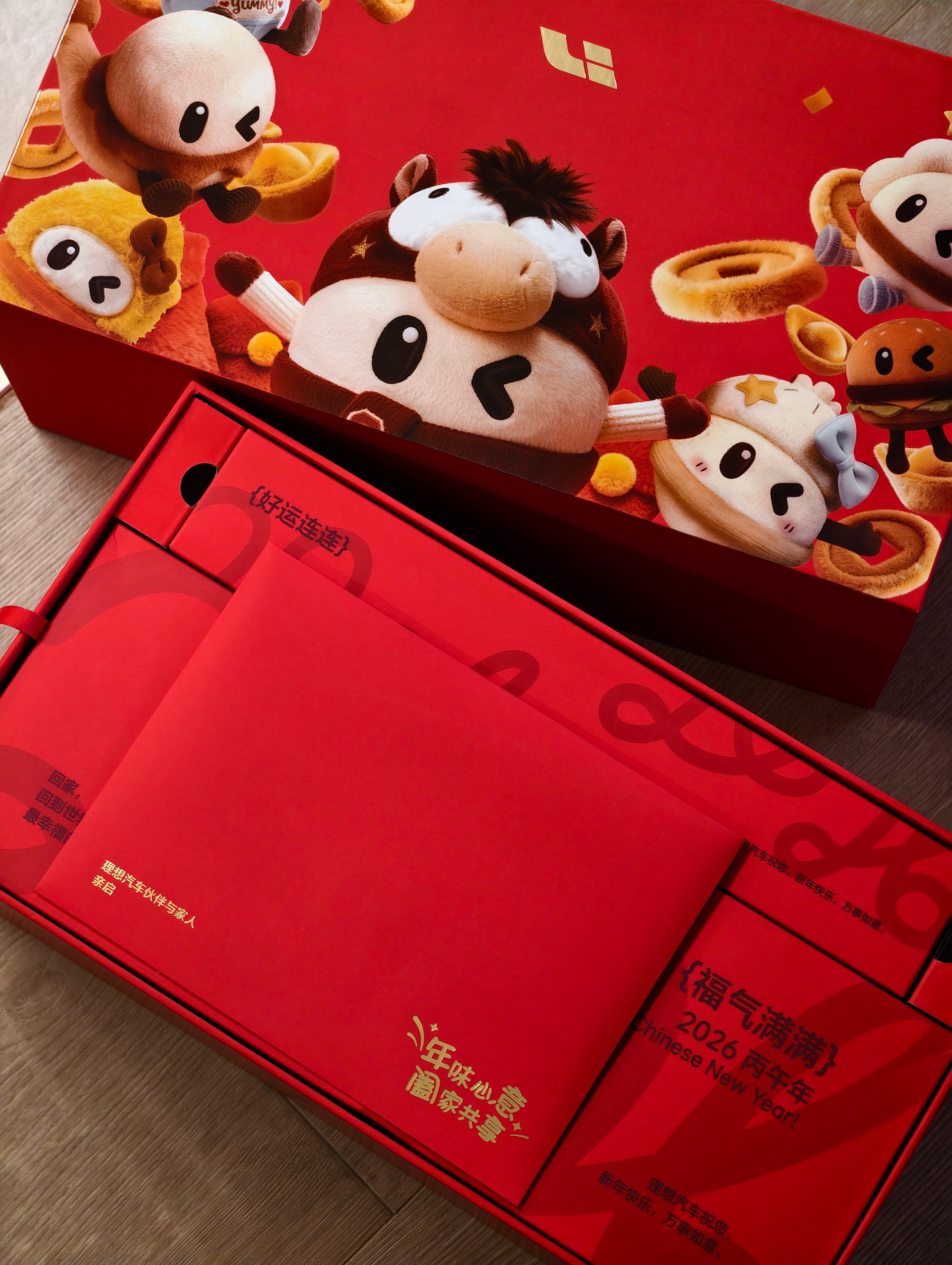 继续给粉丝们整点儿小福利这次是理想赞助的马年新春礼盒老规矩：，本周抽奖，仅限铁粉