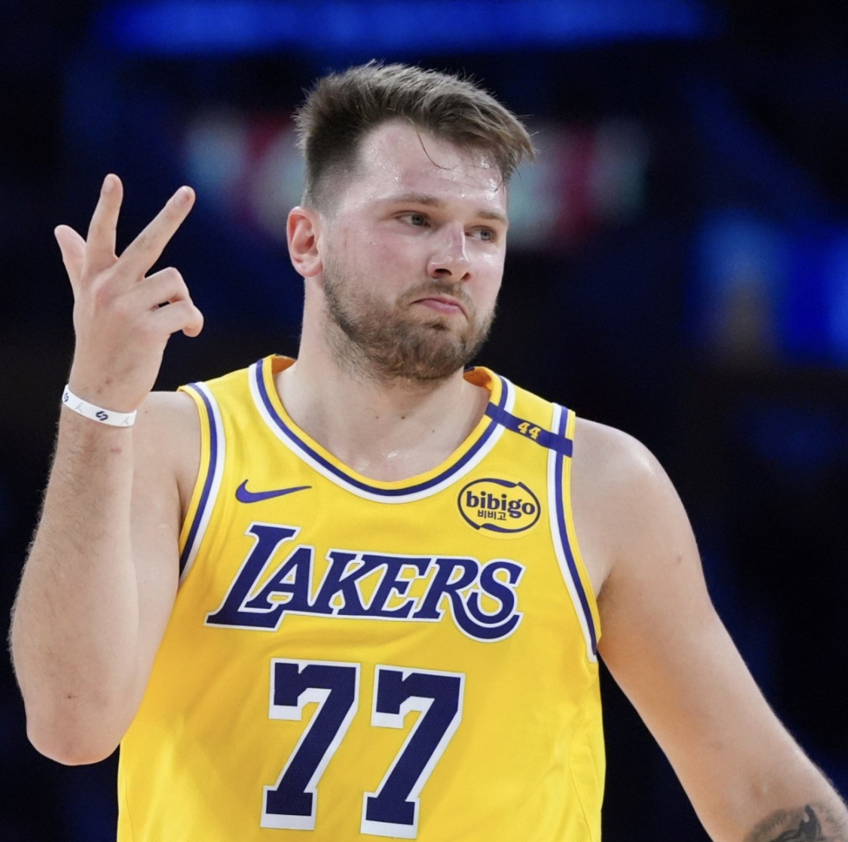 美媒：本赛季连续投进3+三分场次排名，东契奇13场居首