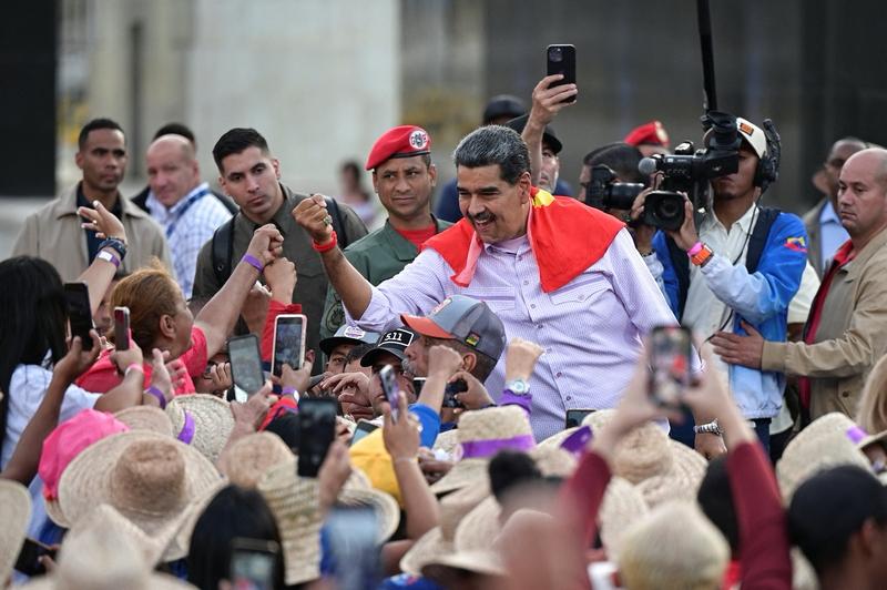 这特朗普和马杜罗的隔空喊话太有看头了。特朗普说马杜罗下台是“明智之举”，还下令海