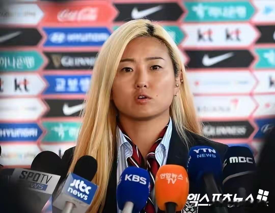 没想到，中国足球还有被韩国羡慕的这一天[允悲]奢侈品牌Prada赞助了中国女足，