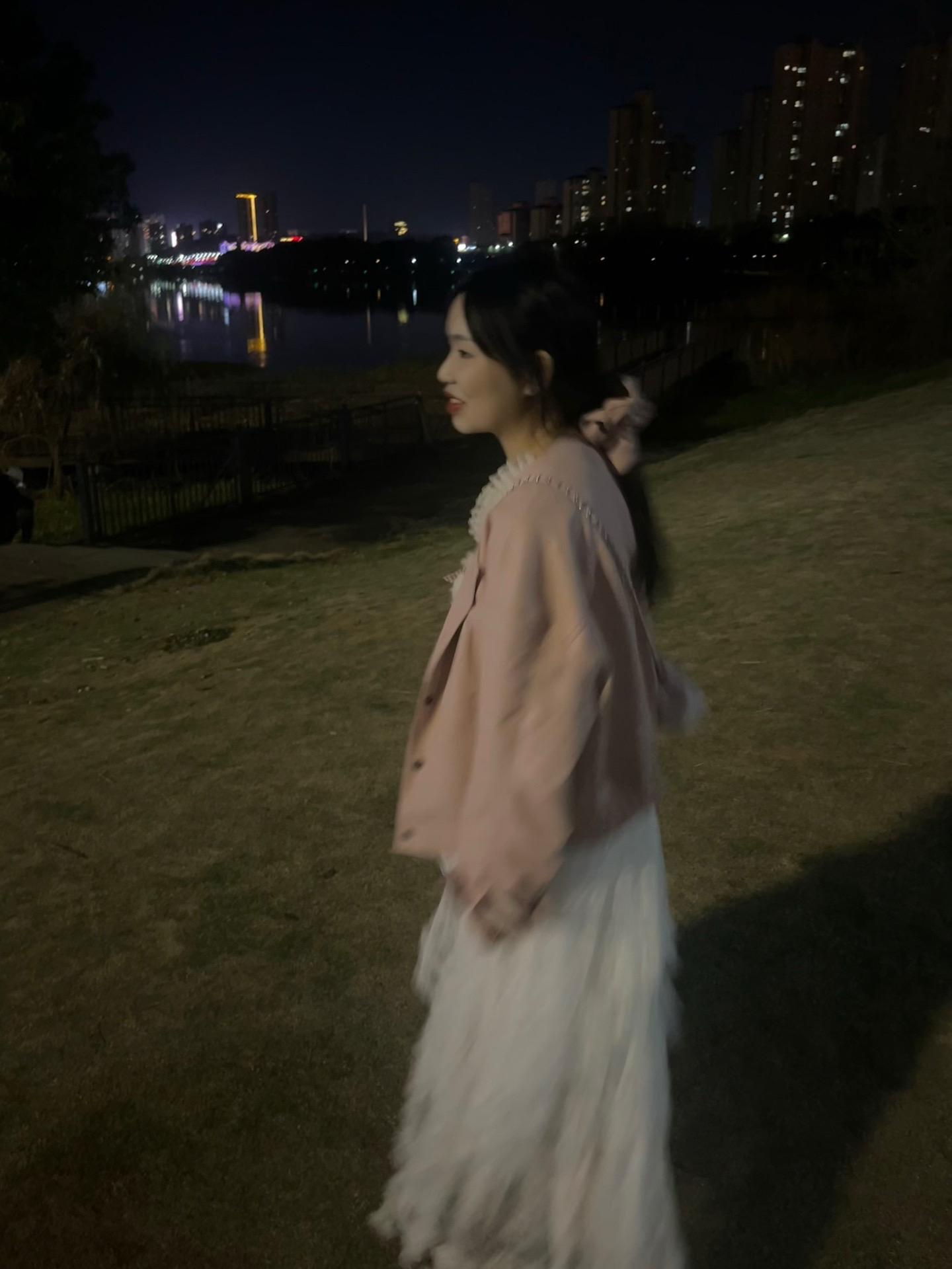 请允许自己有任何情绪 就像天气一样 有时晴 有时阴.