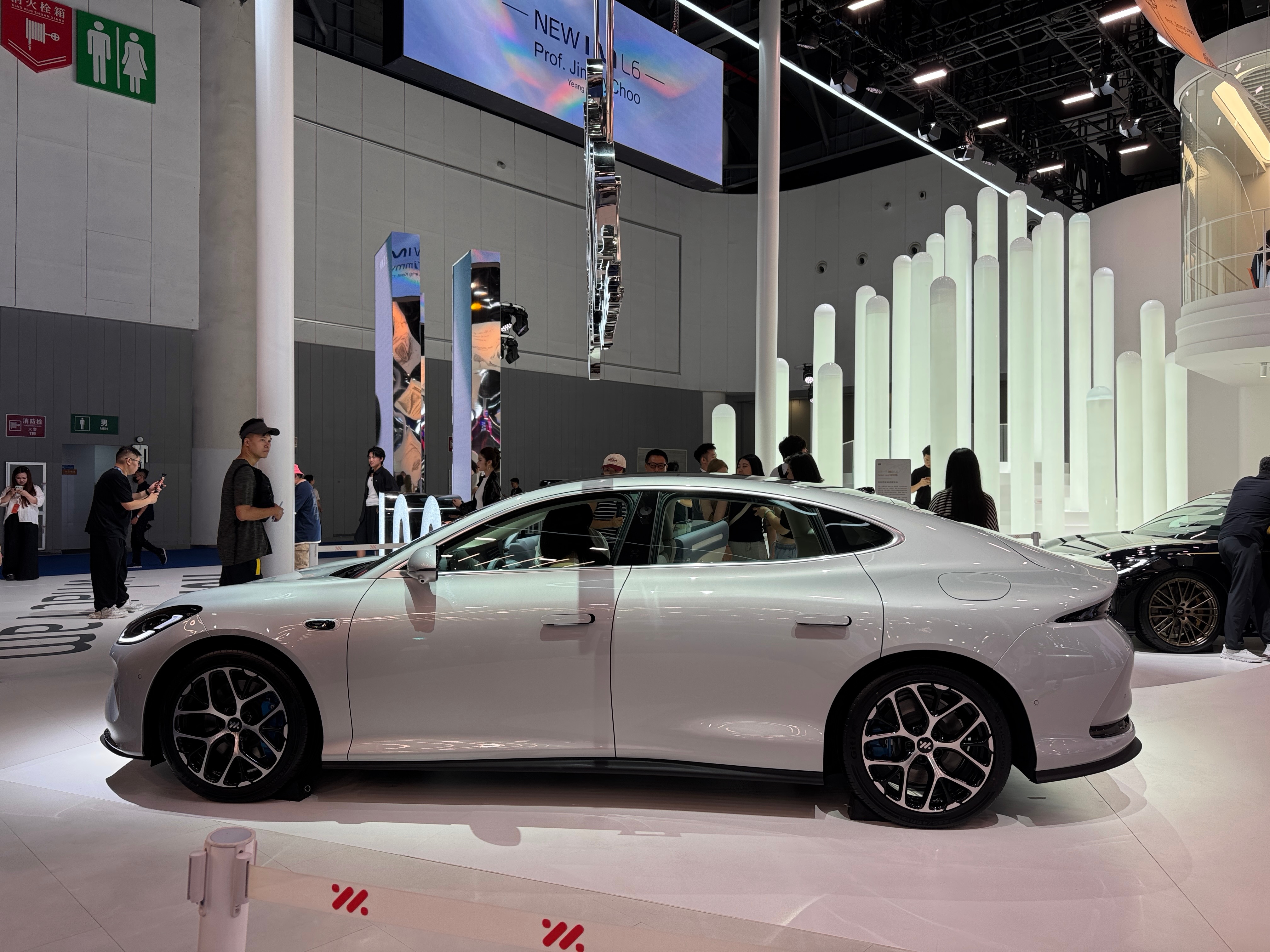 智己汽车昨天在成都车展发布了"NEXT·2028"战略。聊几个点。一、战略核心以