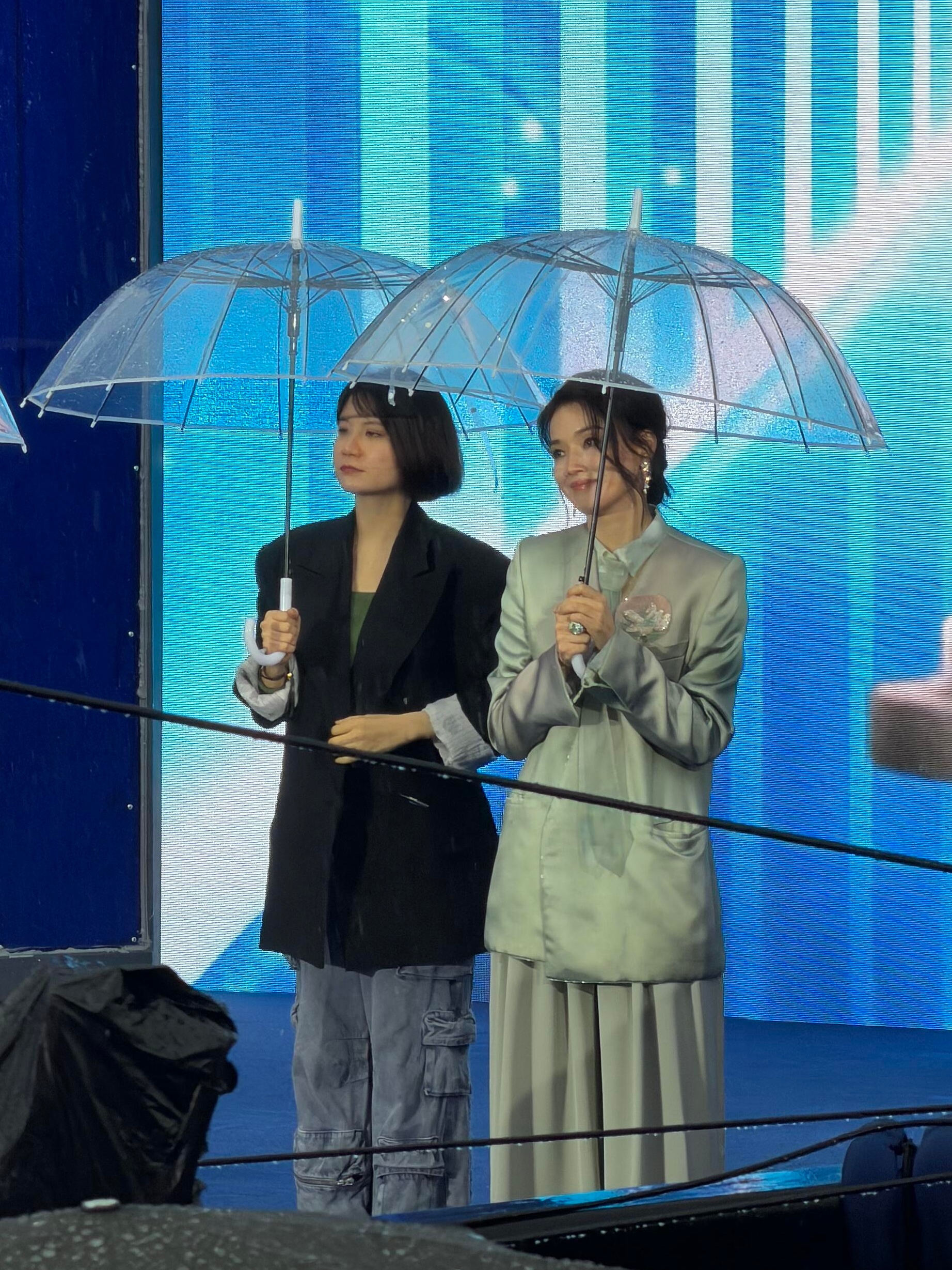 两位女导演舒淇邵艺辉同框舒淇邵艺辉同框北京国际电影节北影节红毯