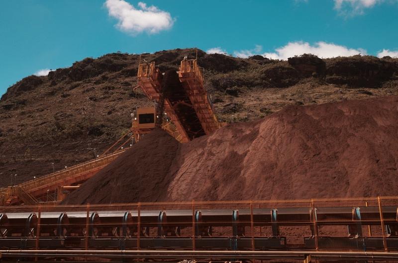 越南举国之力搞高铁项目，野心不小但挑战重重。从积极方面看，这显示了其发展野心和对