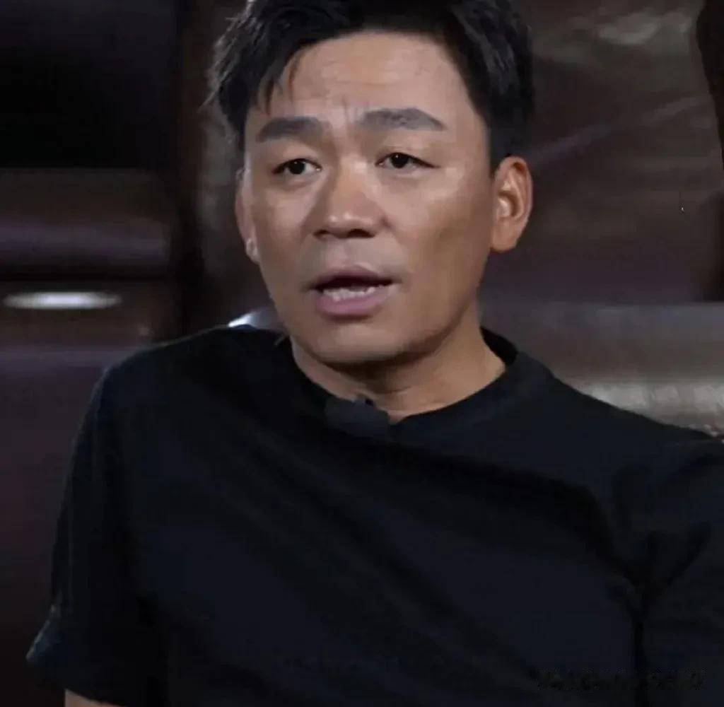 士兵突击上映2年后，导演康洪雷准备筹拍我的团长我的团，王宝强知道后对自己的男经纪