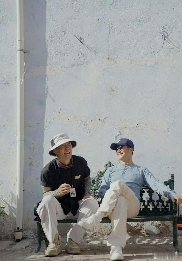 电影《驾长车》，光线参与出品去年11月底墨西哥开机，今年暑假继续在新疆拍摄，预计