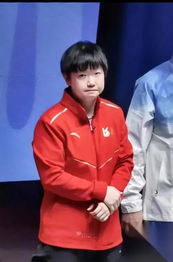 孙颖莎换衣服了？

背后原因让人心疼…

昨晚女单比赛，第四局1:3时，孙颖莎罕