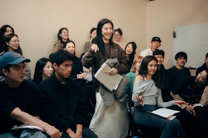 哎这样一群人都依然在学习在精进演技 有些人真的… 