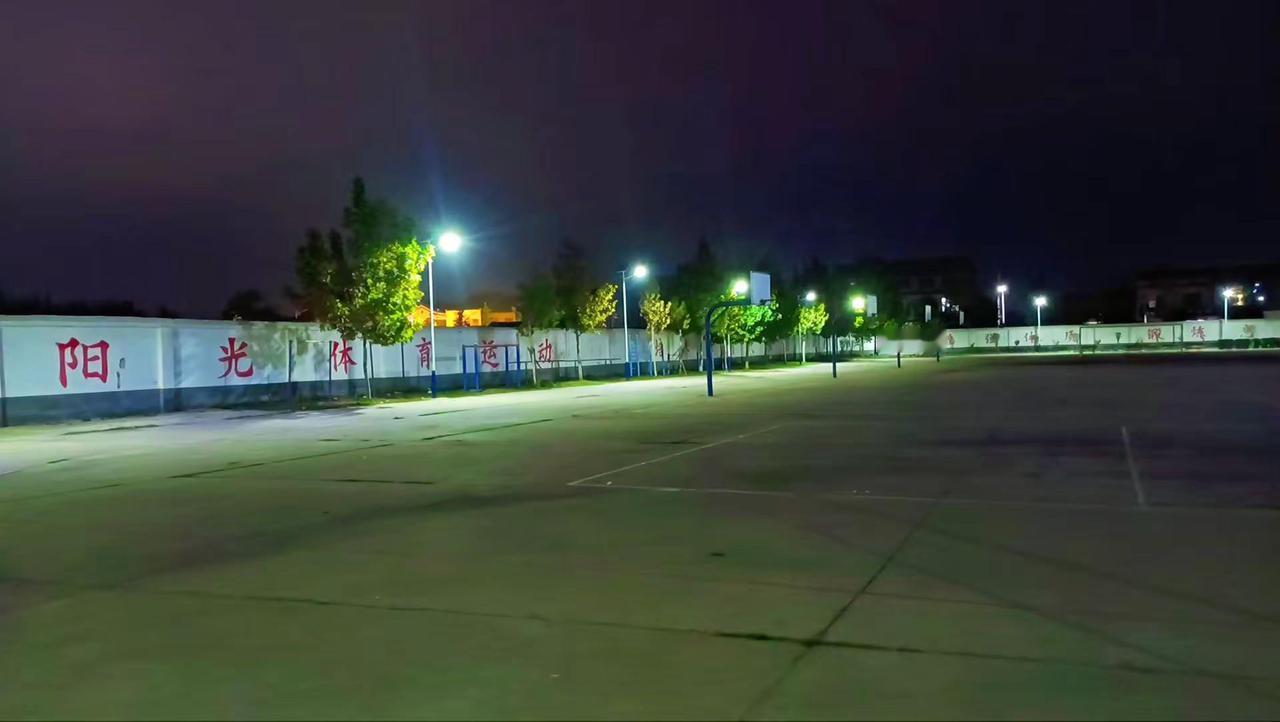 夜晚的校园也很美！